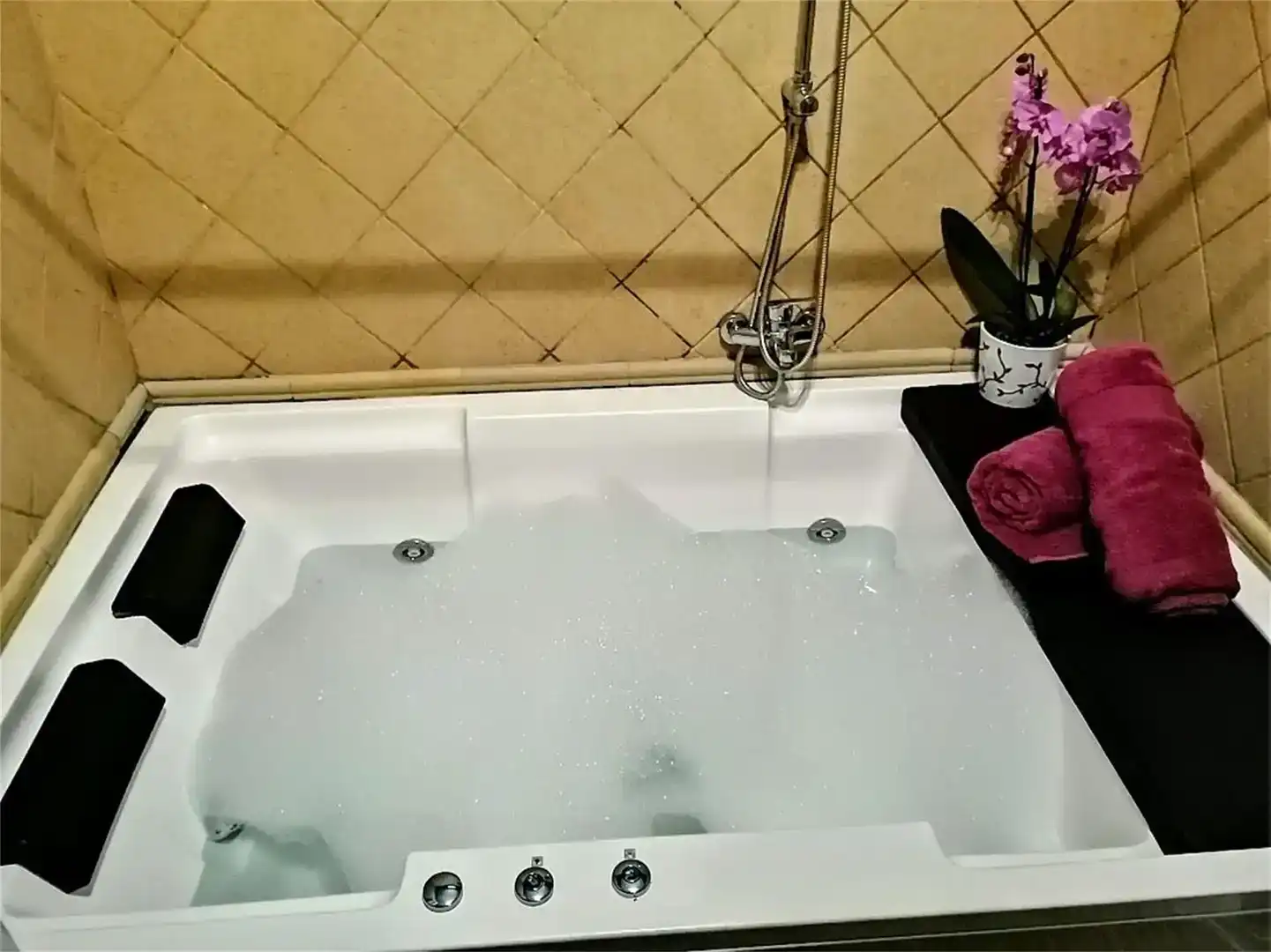 Bany de Local en venda en Ronda amb Aire condicionat, Parquet i Moblat
