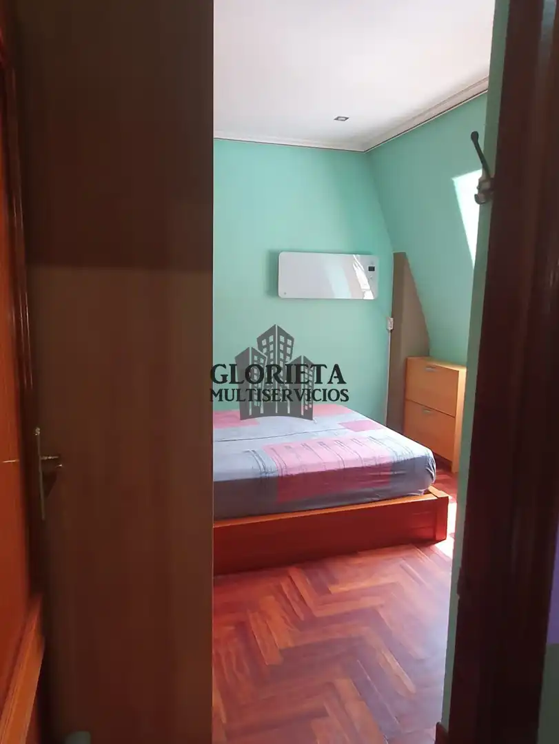 Schlafzimmer von Dachboden zum Verkauf in Vigo  mit Klimaanlage, Heizung und Parkett