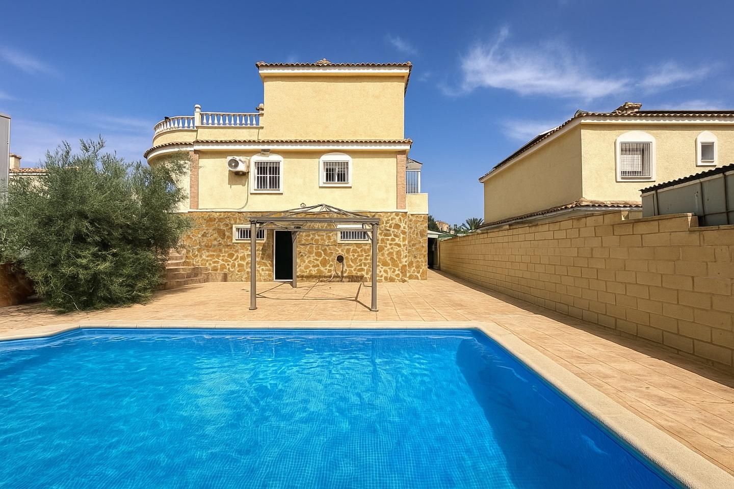 Piscina de Casa o xalet en venda en Monforte del Cid amb Aire condicionat, Jardí privat i Terrassa