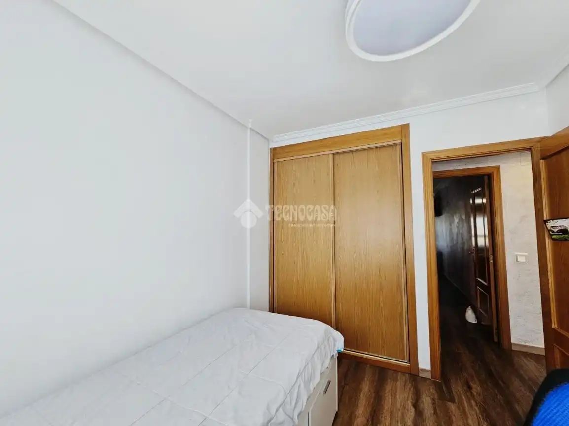 Schlafzimmer von Dachboden zum Verkauf in Parla mit Klimaanlage, Heizung und Terrasse