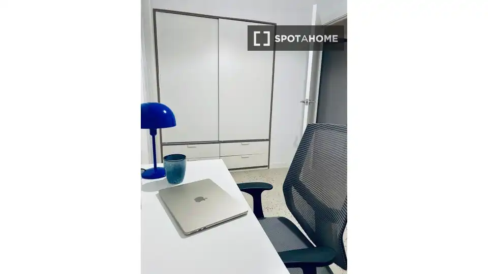 Room in Ametllers - Poble-Sec