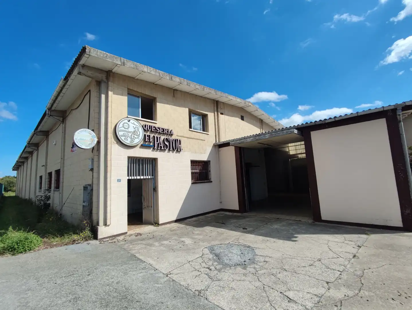 Vista exterior de Nave industrial en venta en Urkabustaiz