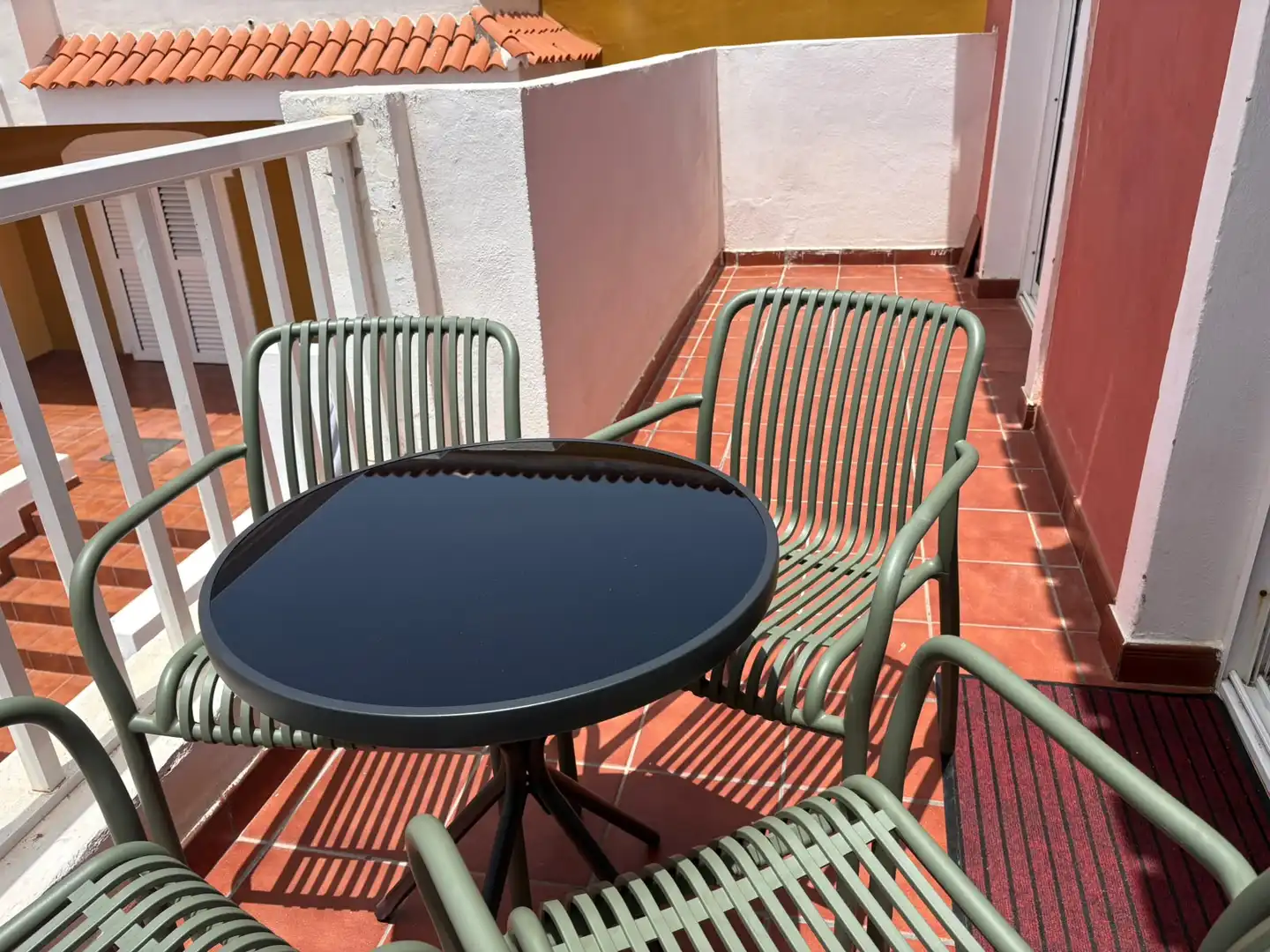 Terrasse von Wohnung zur Miete in Arico mit Terrasse, Schwimmbad und Möbliert