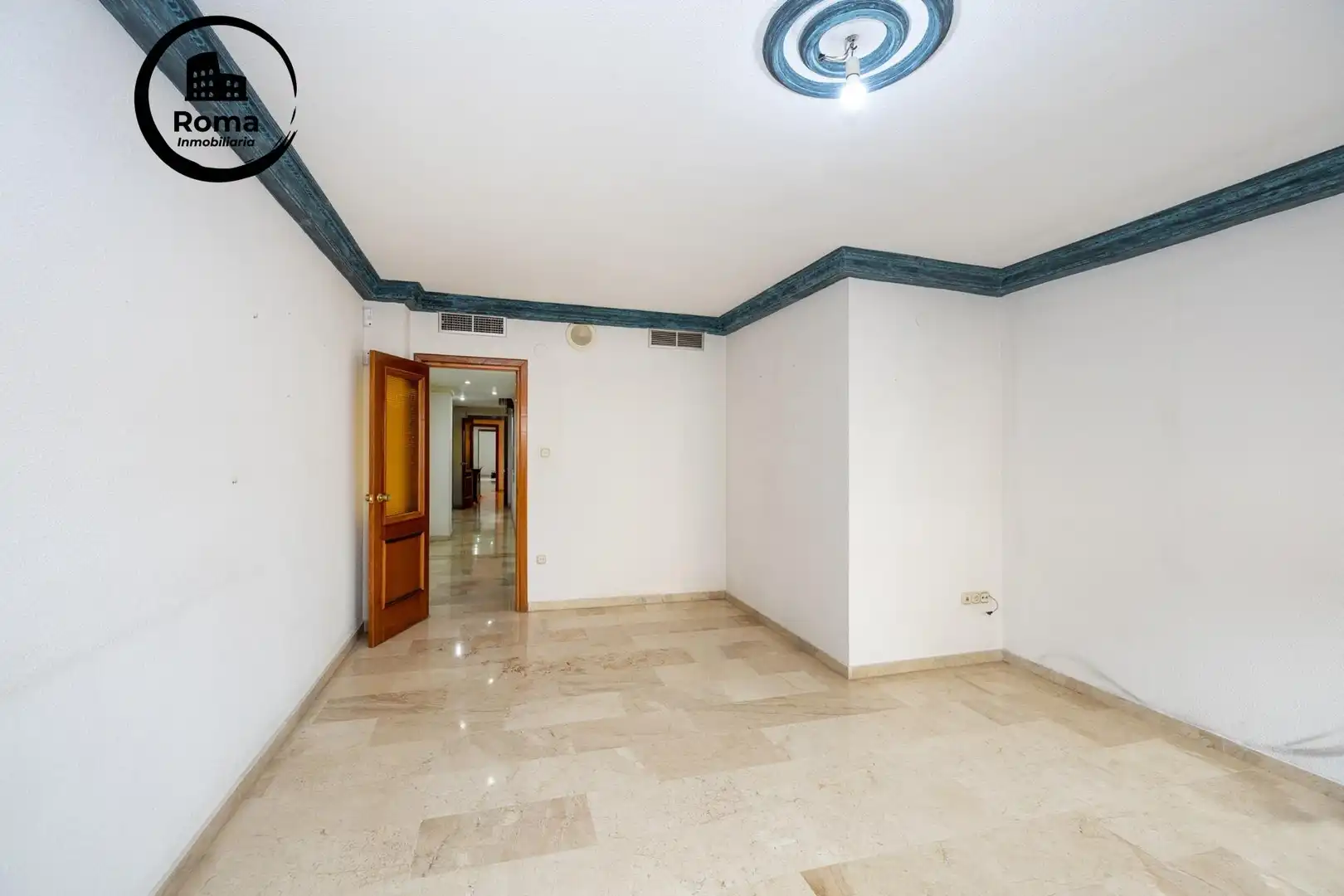 Flat for sale in Granada  with Air Conditioner, Heating and Balcony