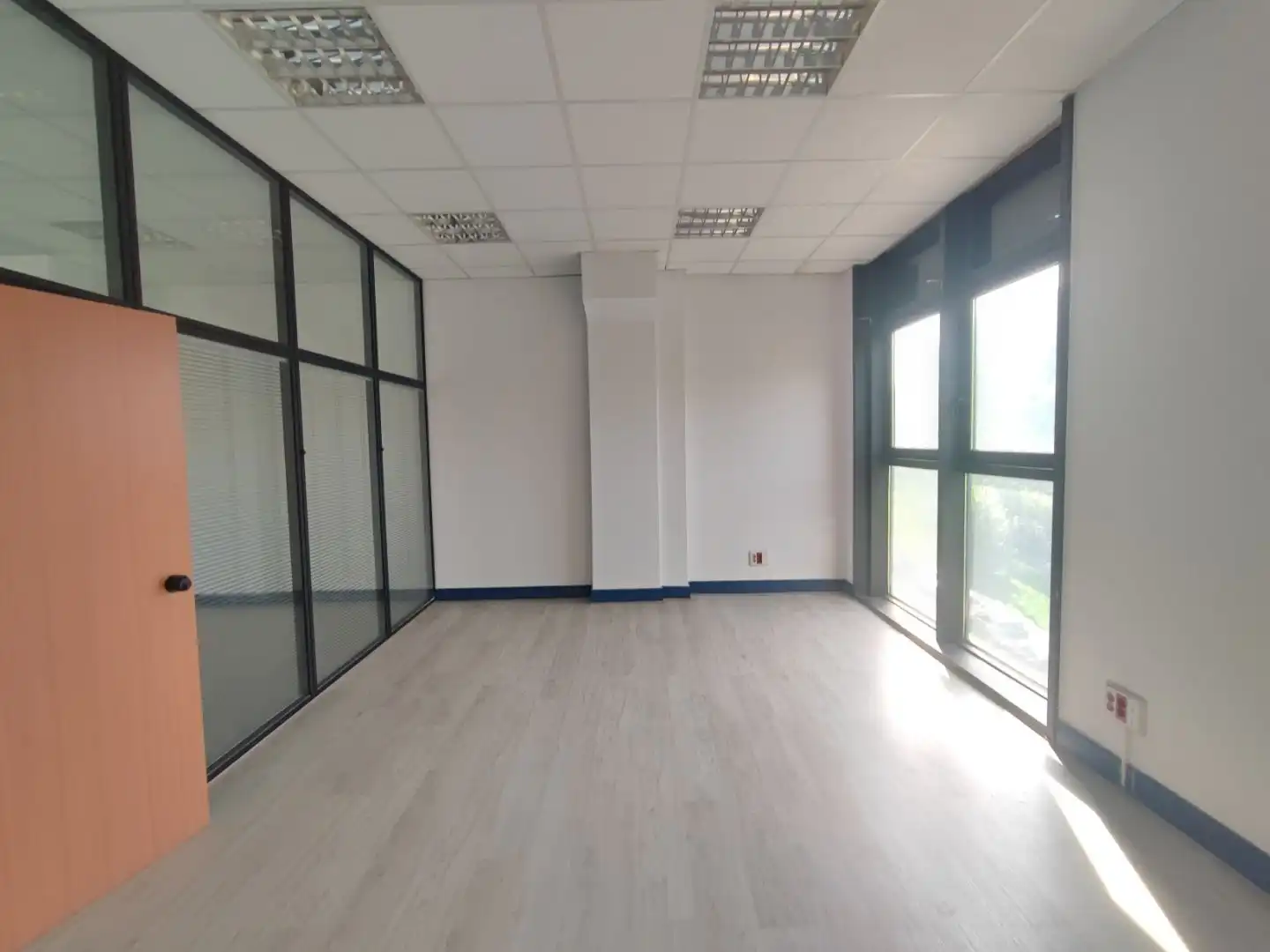 Oficina de alquiler en Basauri  con Internet