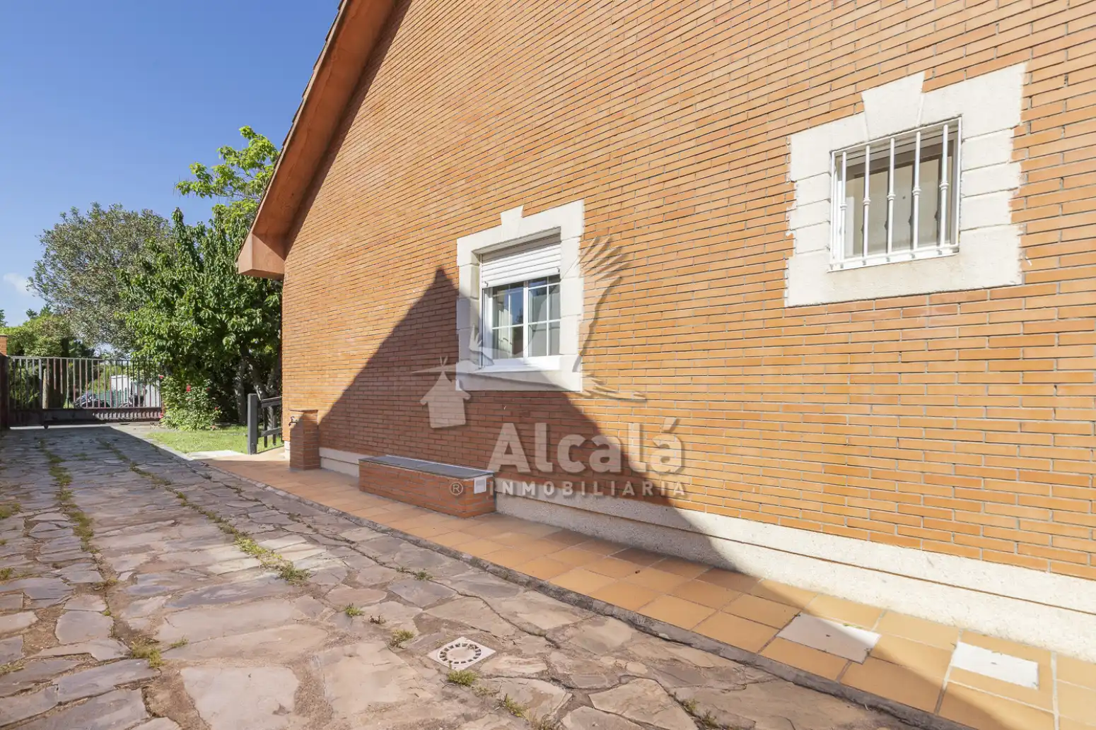 Vista exterior de Casa adosada en venta en Villalbilla con Aire acondicionado, Calefacción y Parquet
