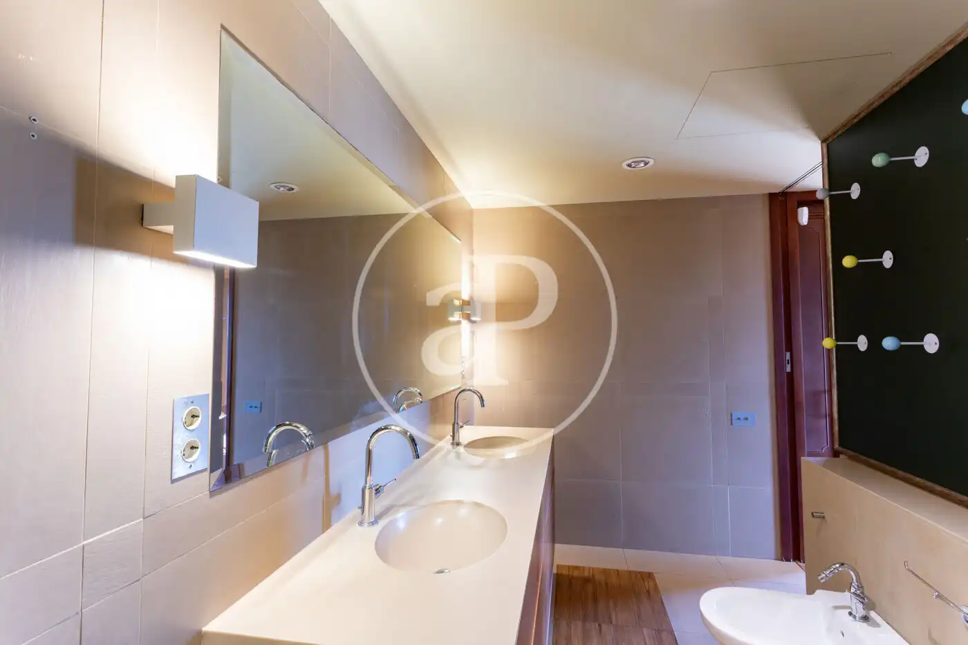 Badezimmer von Dachboden zur Miete in Barcelona mit Klimaanlage, Heizung und Terrasse