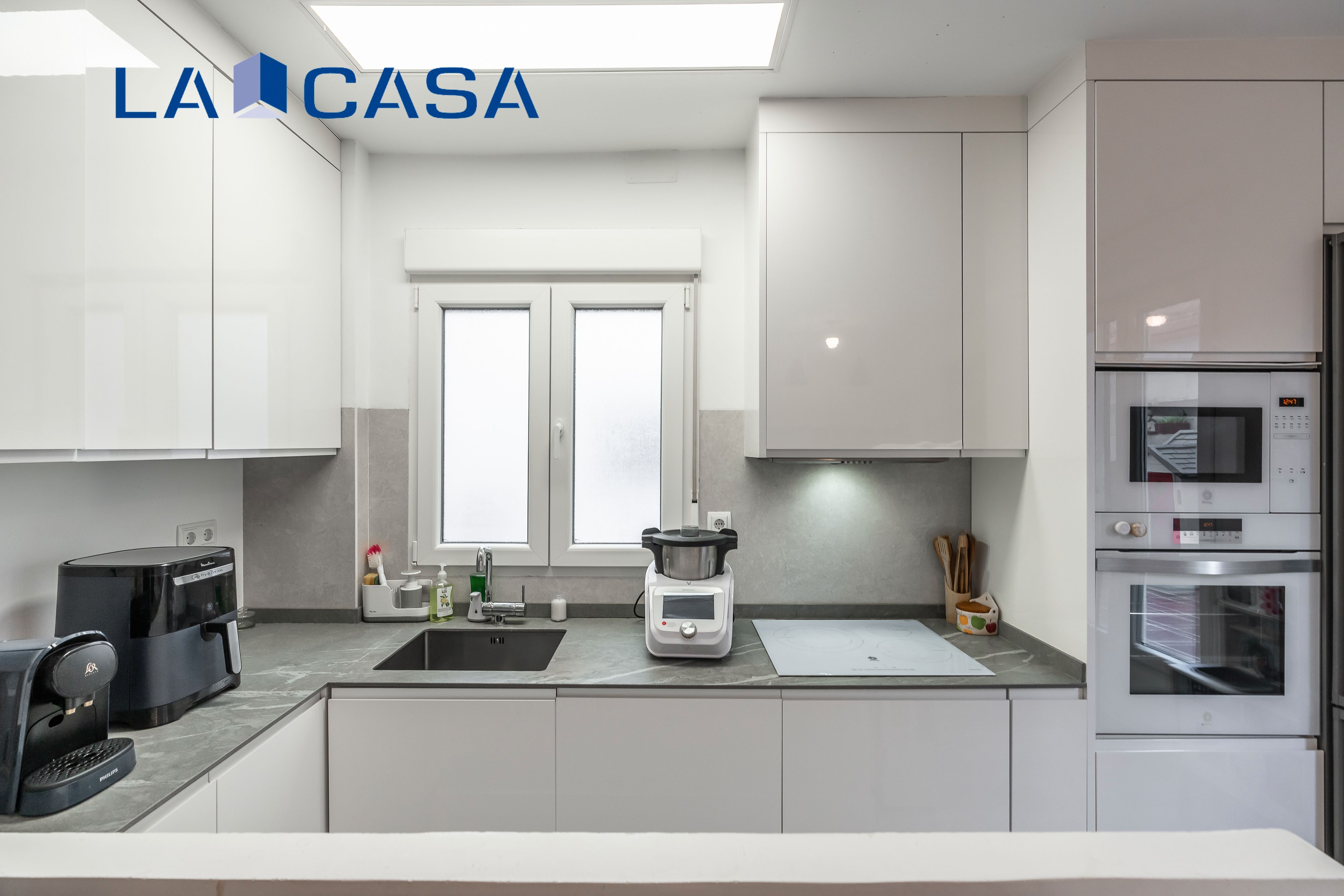 Cocina de Piso en venta en  Madrid Capital con Terraza