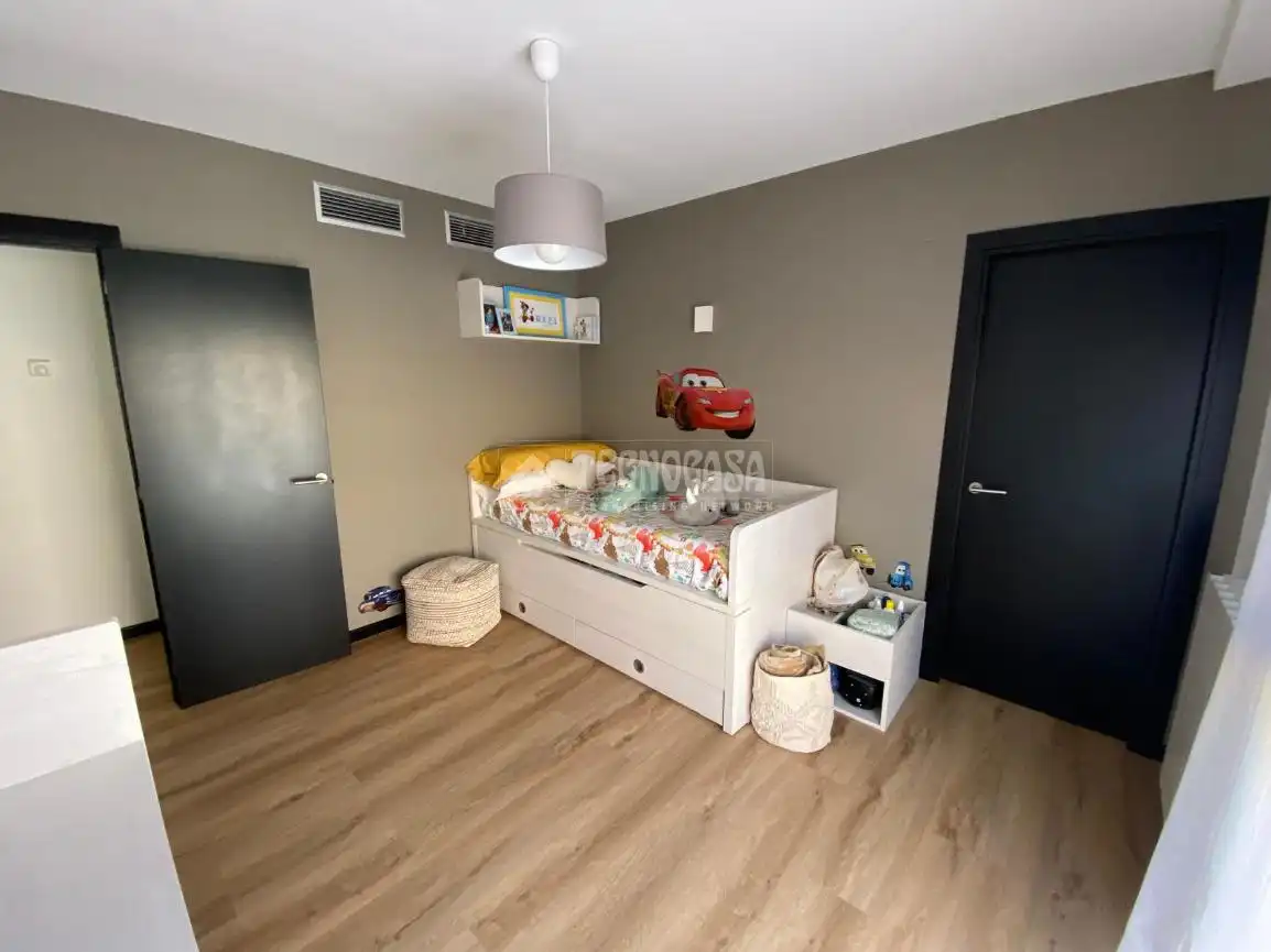 Habitación de Casa adosada en venta en Cuarte de Huerva con Aire acondicionado y Calefacción