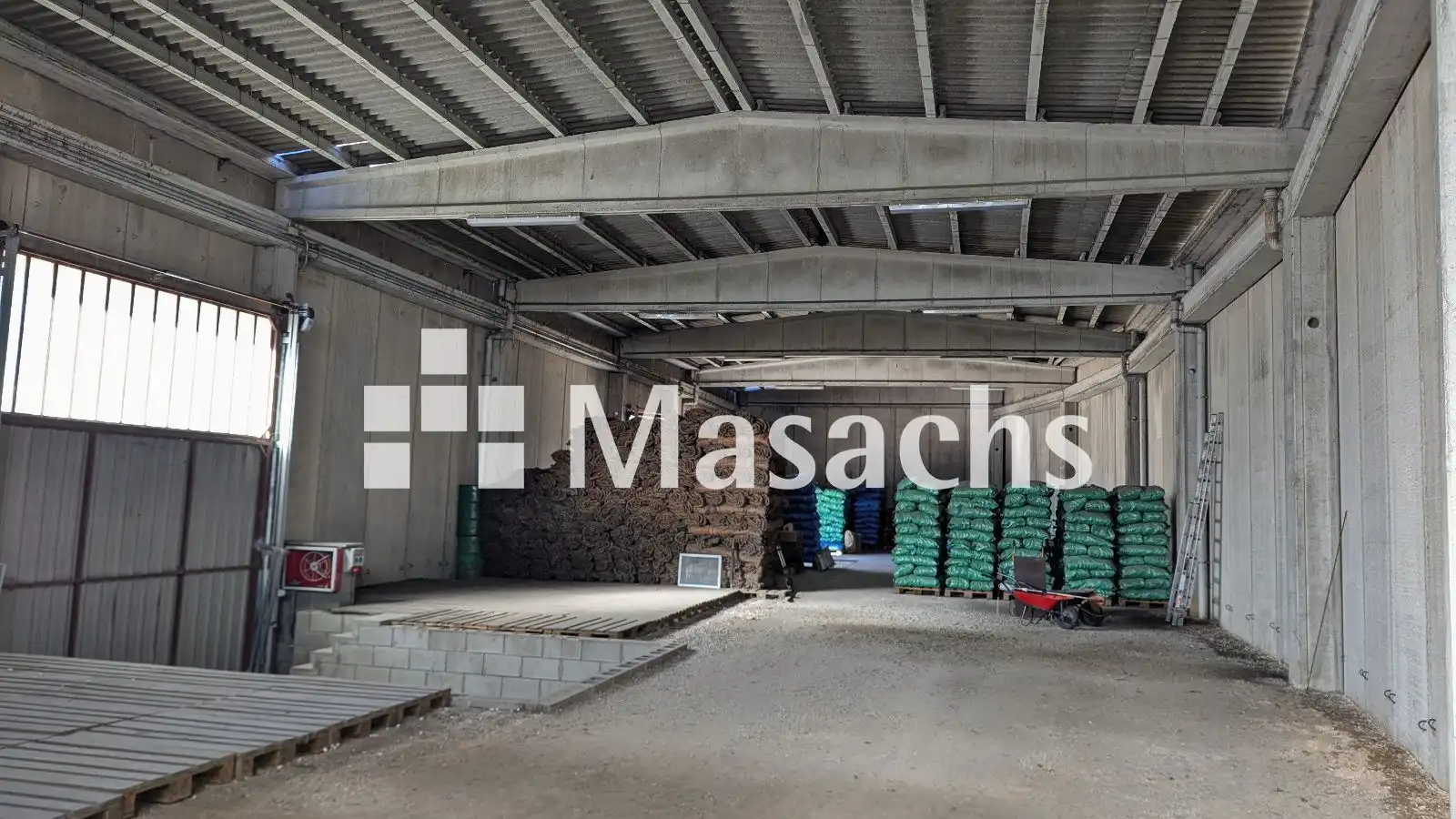 Außenansicht von Fabrikhallen zur Miete in Girona