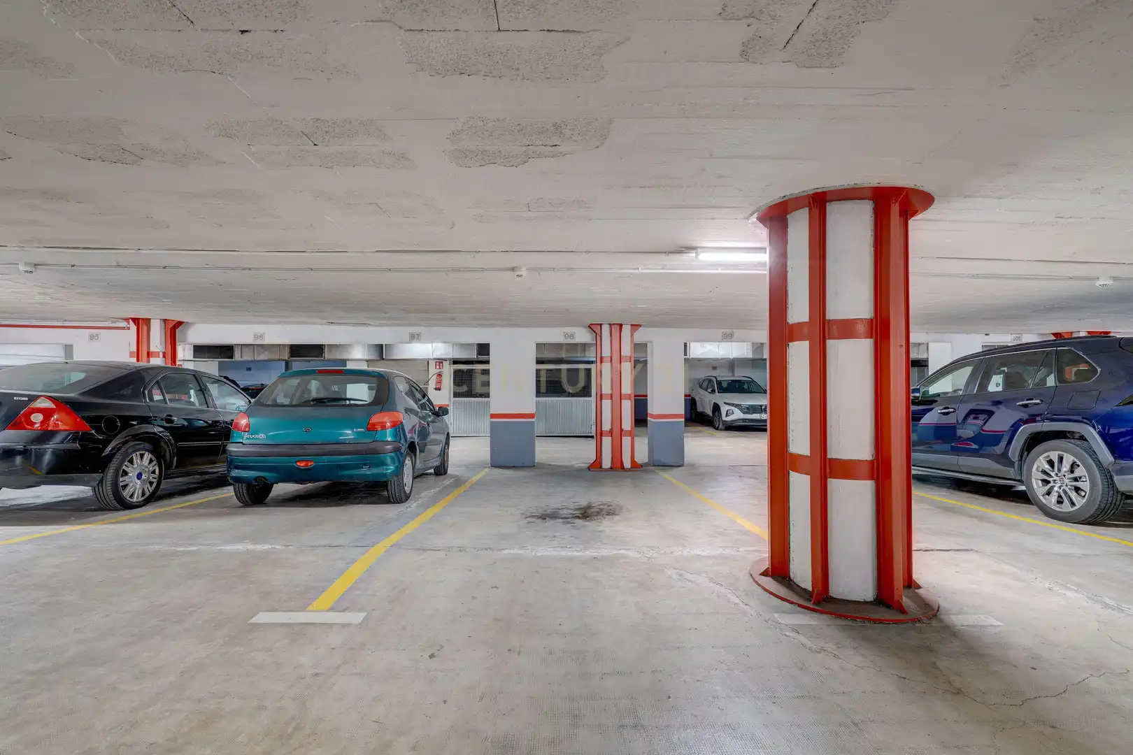 Aparcament de Apartament en venda en Irun  amb Traster i Balcó