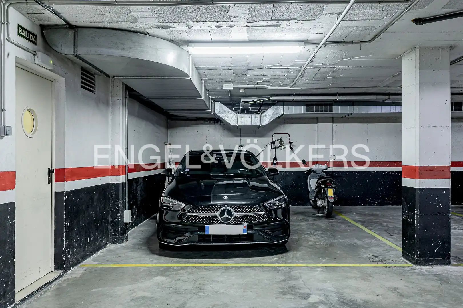 Parking de Ático en venta en Sitges con Aire acondicionado, Calefacción y Jardín privado