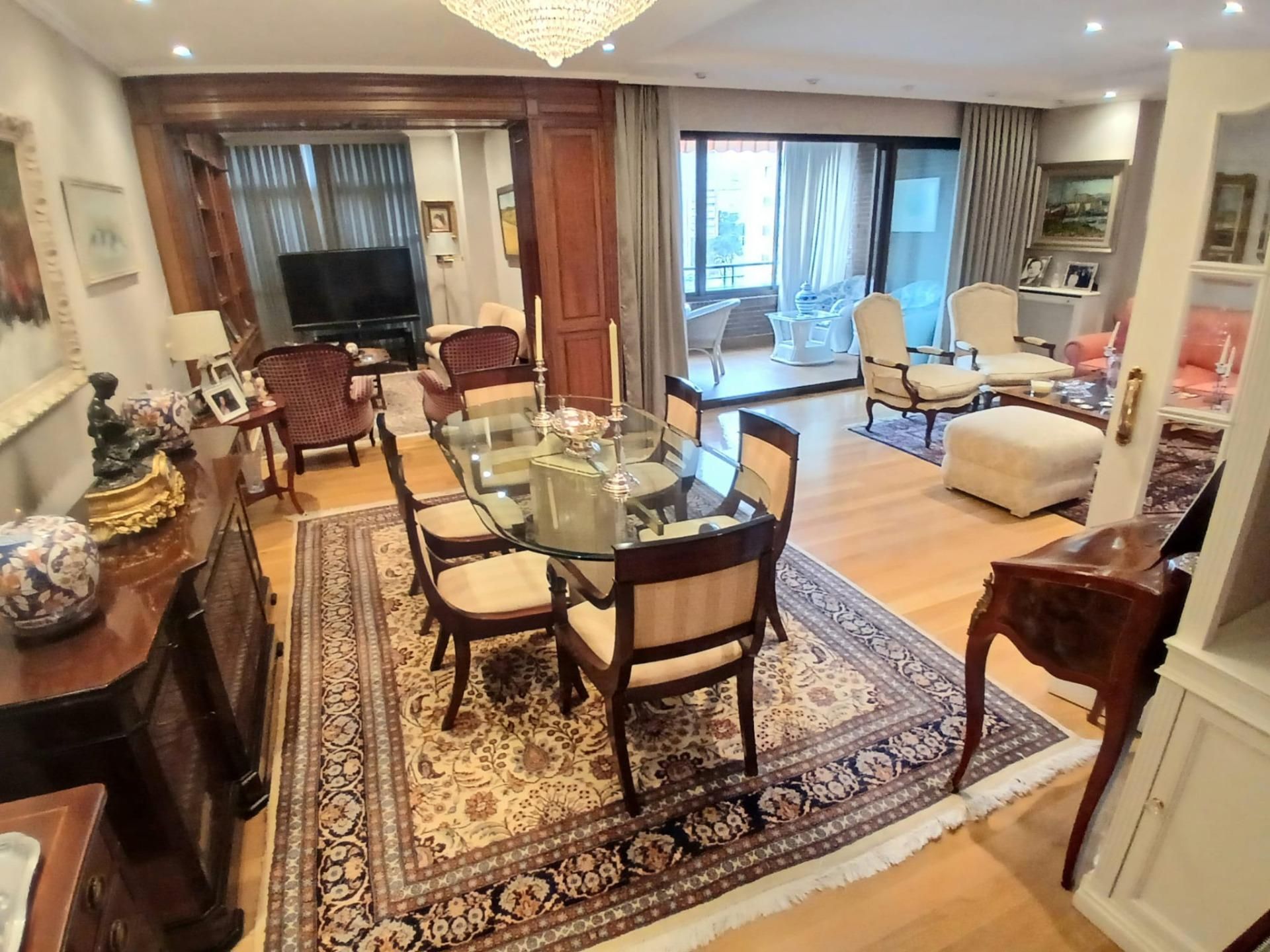 Menjador de Pis en venda en  Madrid Capital amb Aire condicionat, Jardí privat i Terrassa