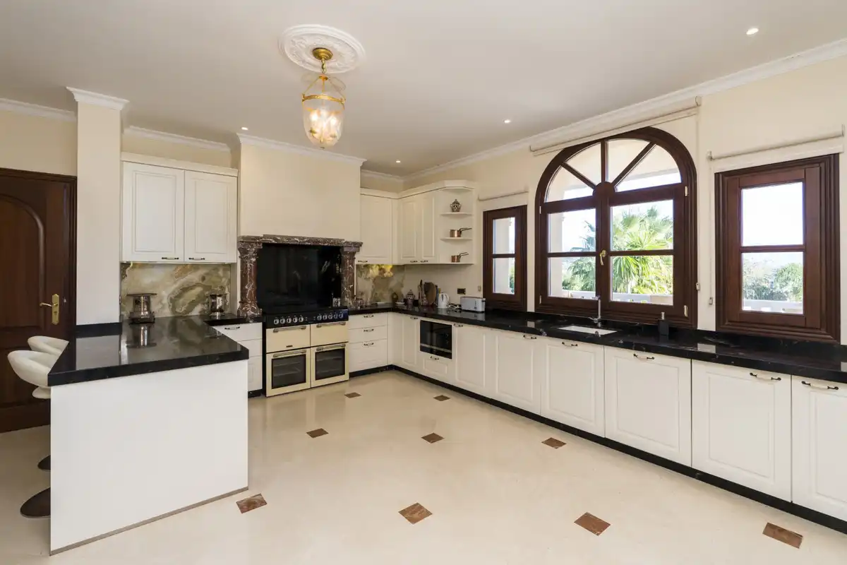 House with pool for sale in Estepona Pueblo, imagen 14