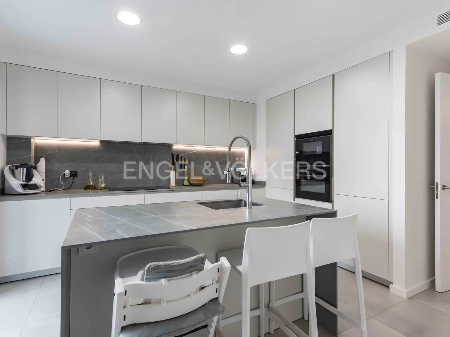 Kitchen of Attic for rent in Barcelona  with Air Conditioner, Heating and Parquet flooring