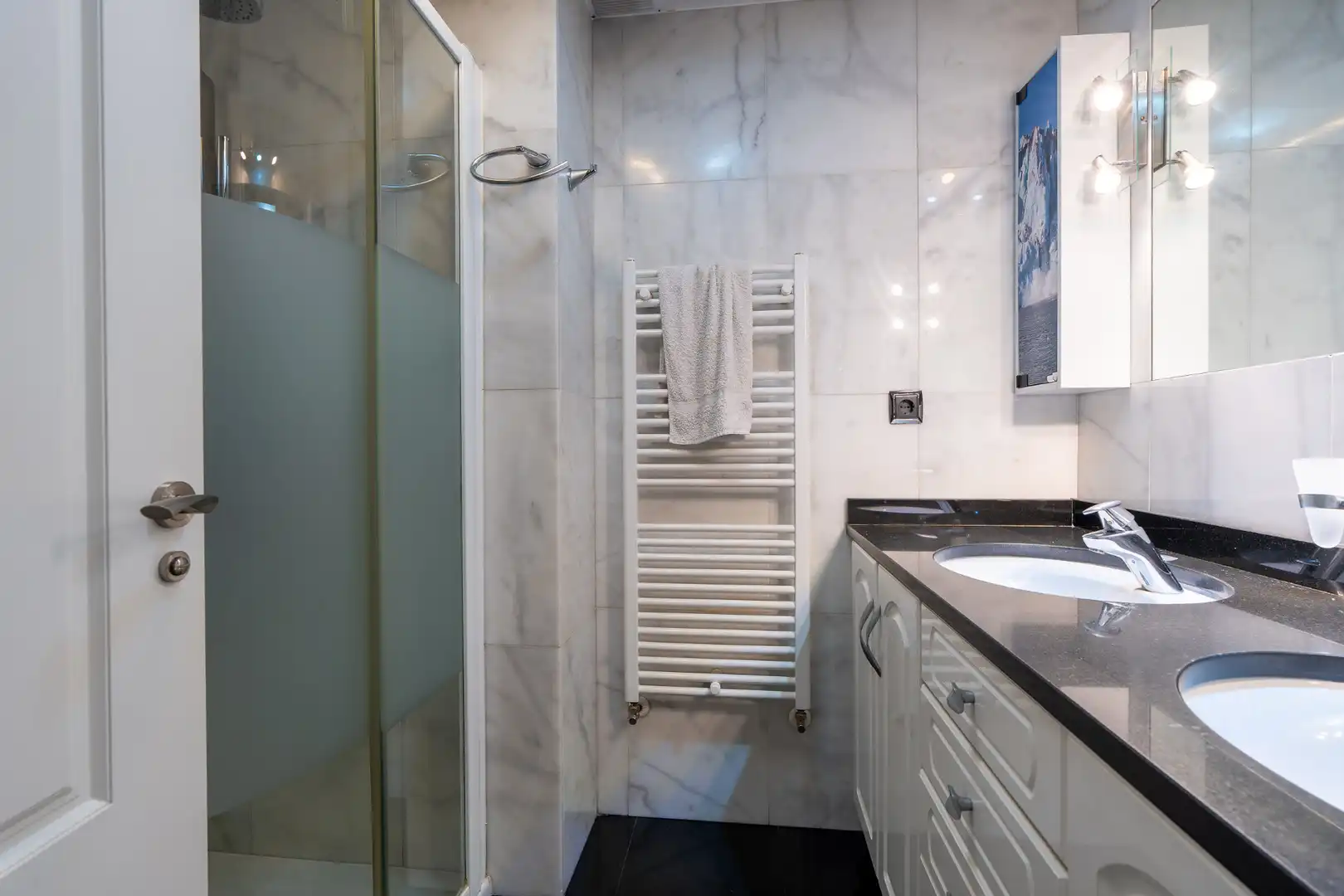Bathroom of Flat for sale in Madrid  with Air Conditioner, Heating and Private garden