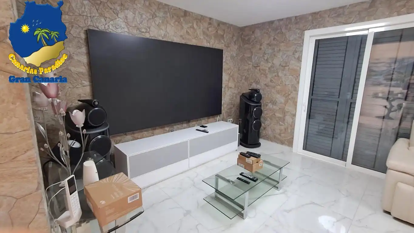 Sala d'estar de Casa o xalet en venda en San Bartolomé de Tirajana amb Aire condicionat, Terrassa i Moblat