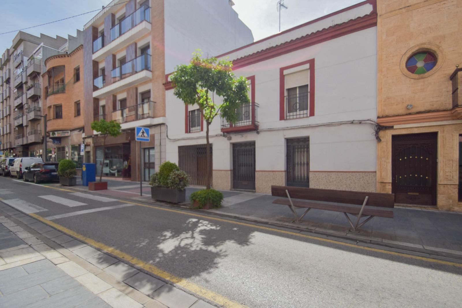 Vista exterior de Edifici en venda en Linares