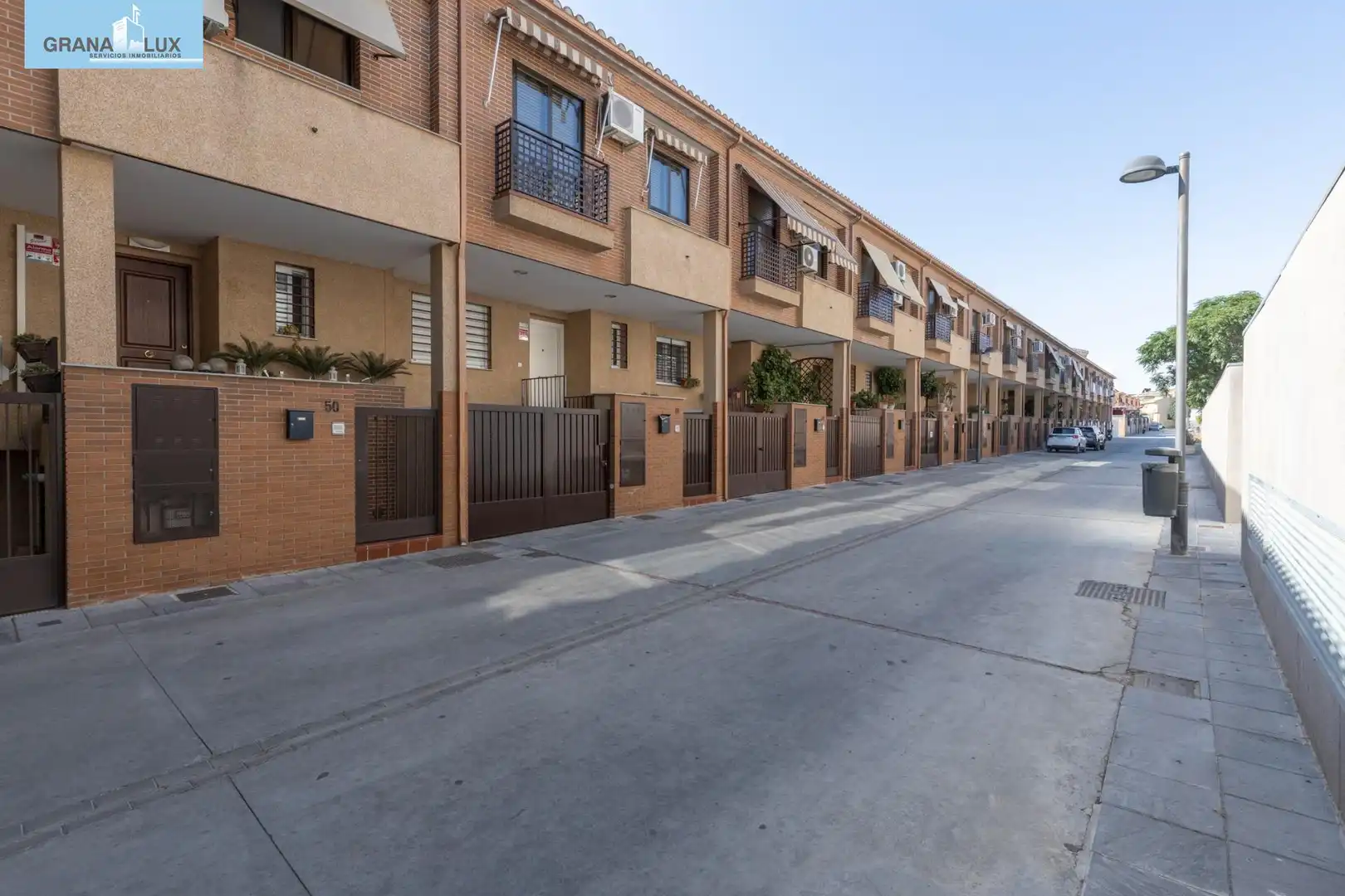 Vista exterior de Casa adosada en venda en Armilla amb Calefacció
