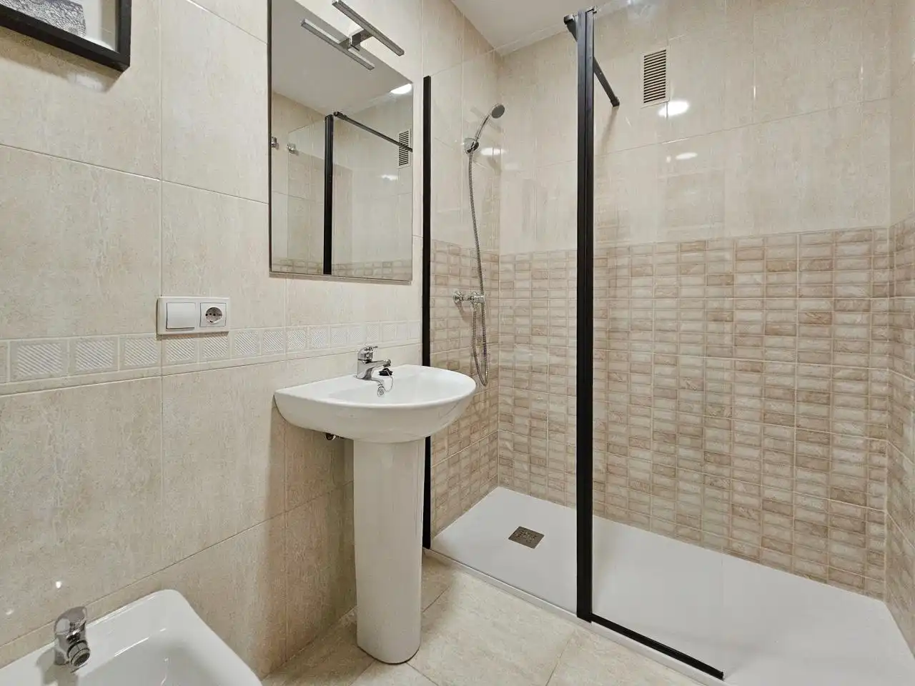 Bathroom of Flat for rent in Alcalá de Guadaira  with Air Conditioner, Furnished and Balcony
