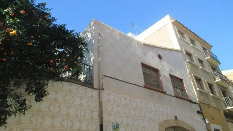 Außenansicht von Einfamilien-Reihenhaus zum Verkauf in Tarragona mit Terrasse
