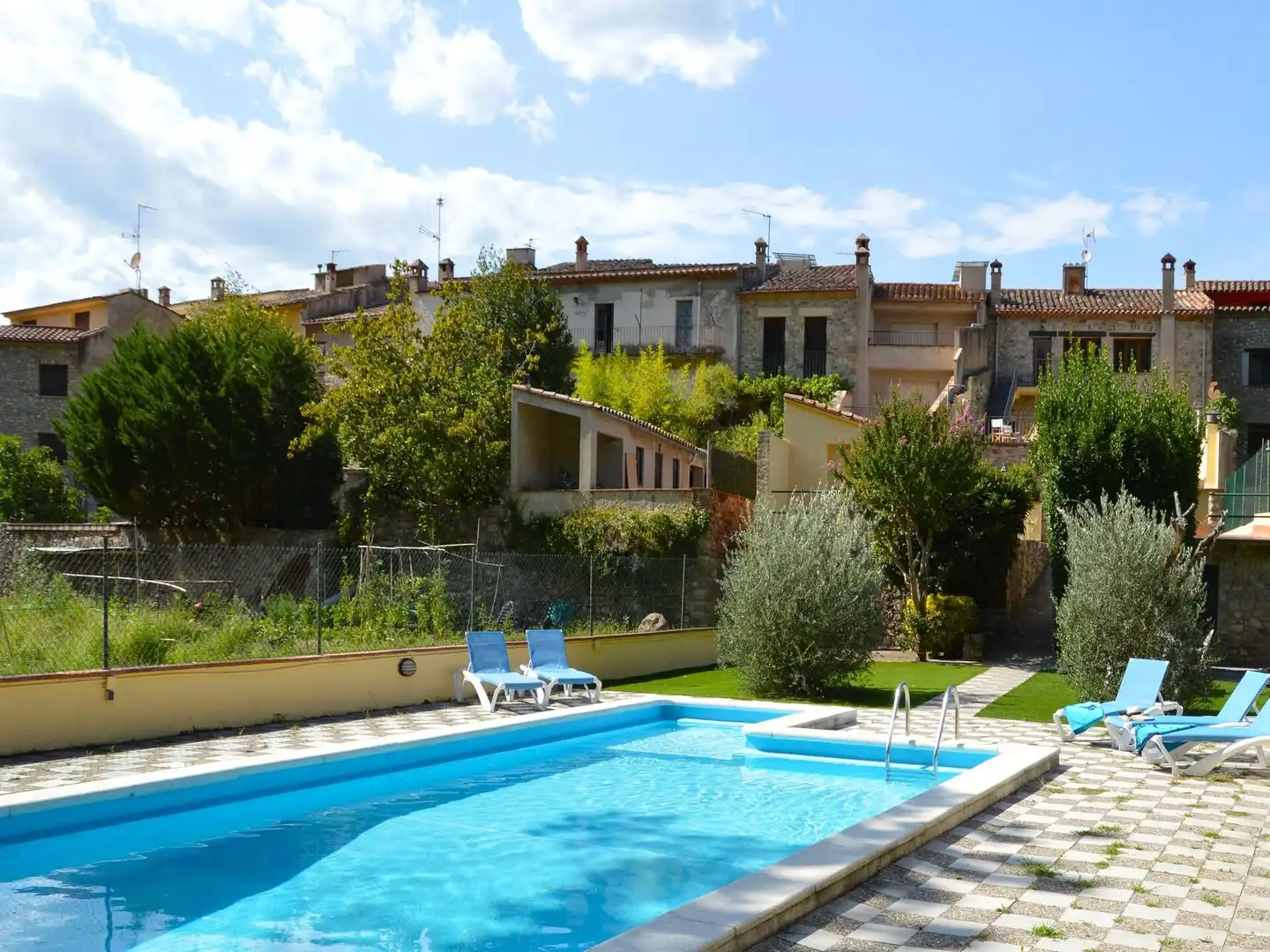 Piscina de Casa adosada en venda en Sant Llorenç de la Muga amb Jardí privat, Terrassa i Traster