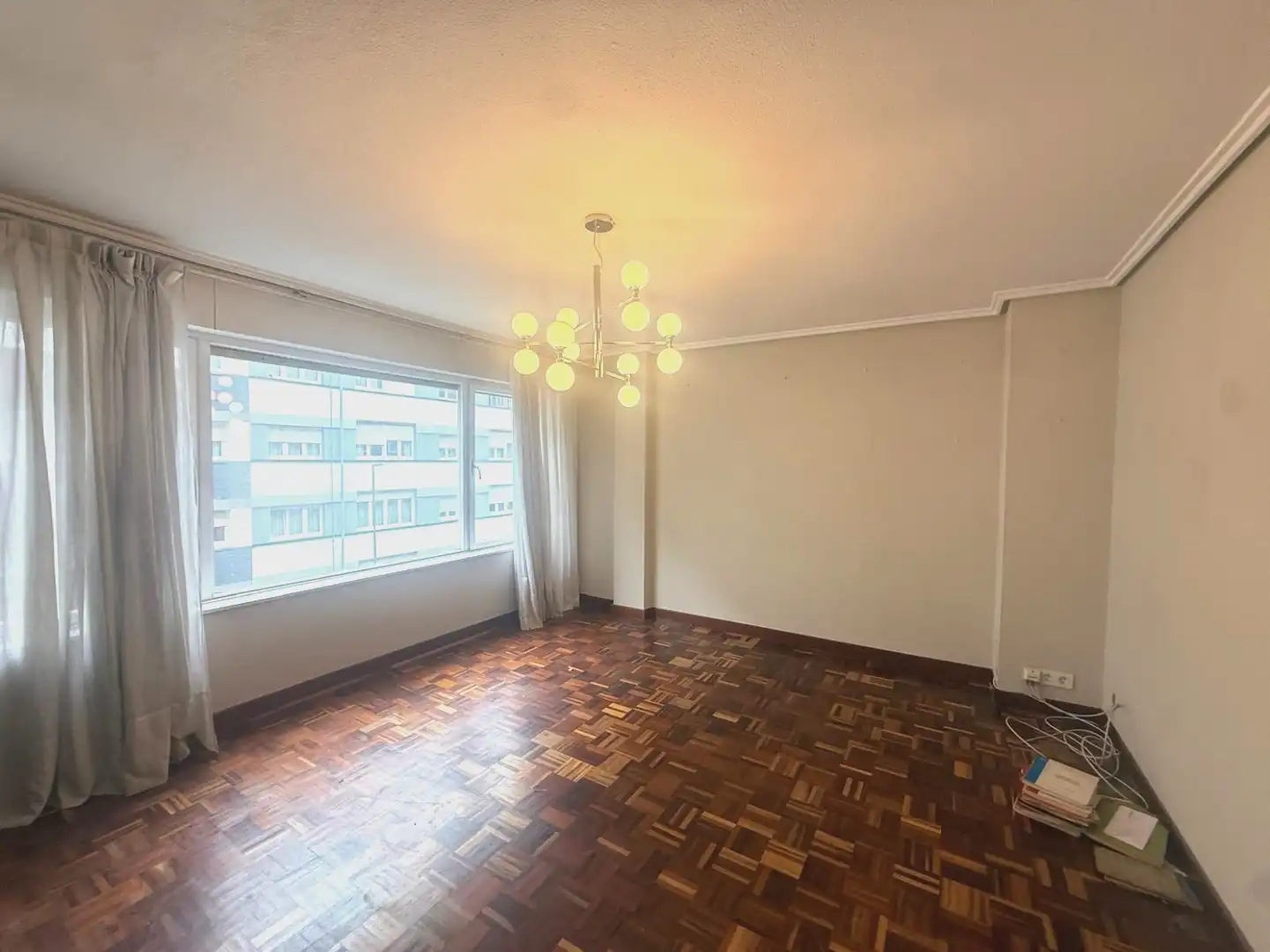 Sala de estar de Piso en venta en Avilés con Calefacción, Parquet y Terraza