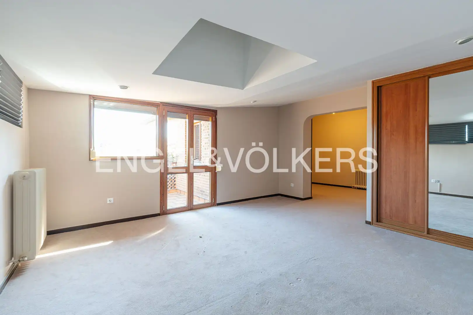 Sala d'estar de Casa adosada de lloguer en Boadilla del Monte amb Calefacció, Jardí privat i Parquet