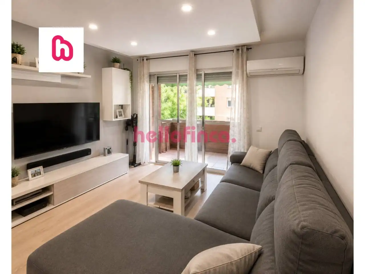 Sala d'estar de Pis en venda en Barcelona amb Aire condicionat, Calefacció i Parquet