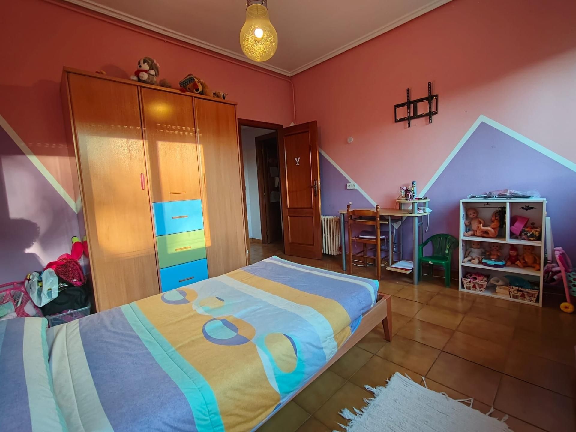 Dormitori de Pis en venda en Cacabelos amb Calefacció