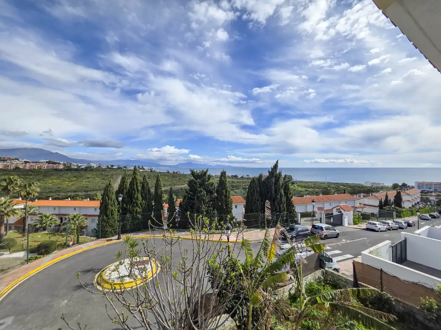 Vista exterior de Casa adosada en venta en Manilva con Jardín privado y Terraza