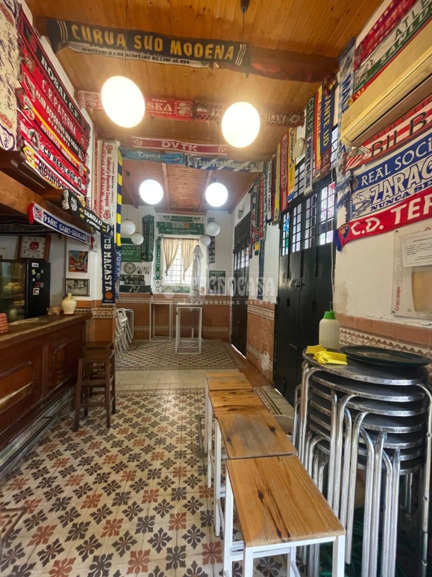 Premises for sale in  Sevilla Capital