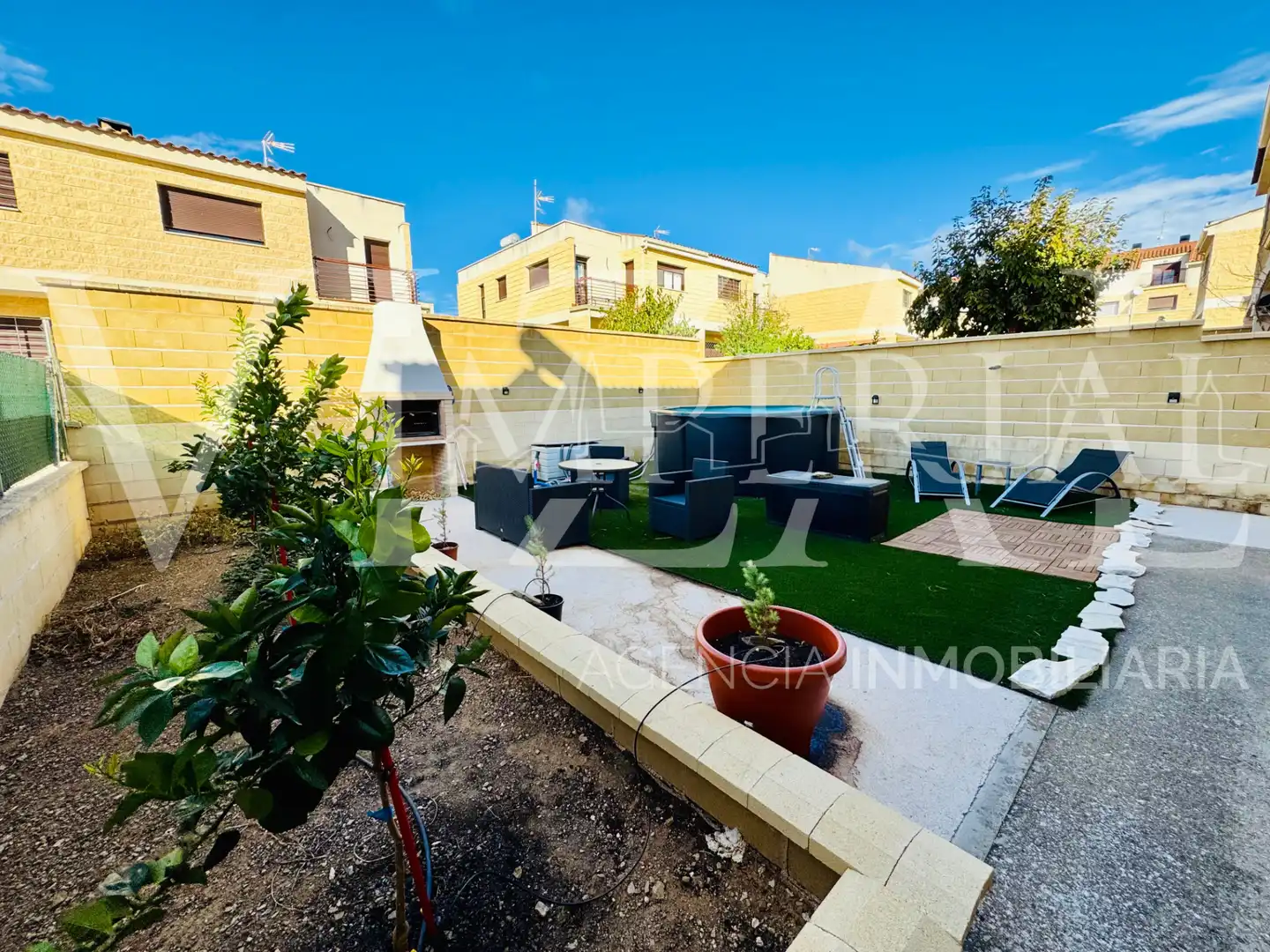 Terrassa de Casa adosada en venda en Noez amb Aire condicionat, Calefacció i Jardí privat