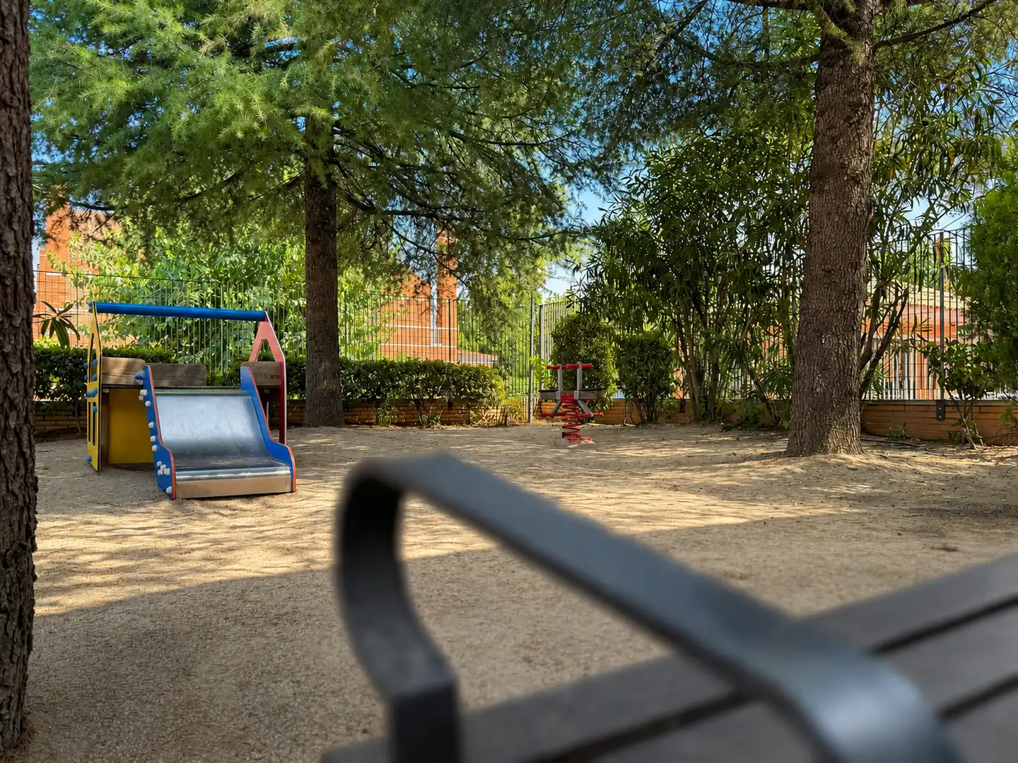 Garten von Einfamilien-Reihenhaus zur Miete in Club de Campo mit Klimaanlage, Heizung und Privatgarten