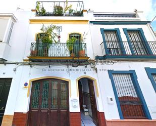 Exterior view of House or chalet for sale in  Sevilla Capital  with Terrace and Balcony