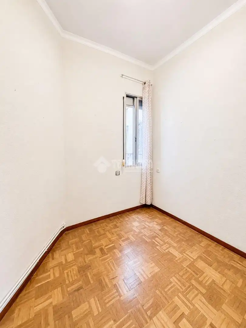 Bedroom of Flat for sale in Madrid  with Air Conditioner and Heating