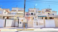 Vista exterior de Casa adosada en venda en Guardamar del Segura amb Terrassa i Balcó