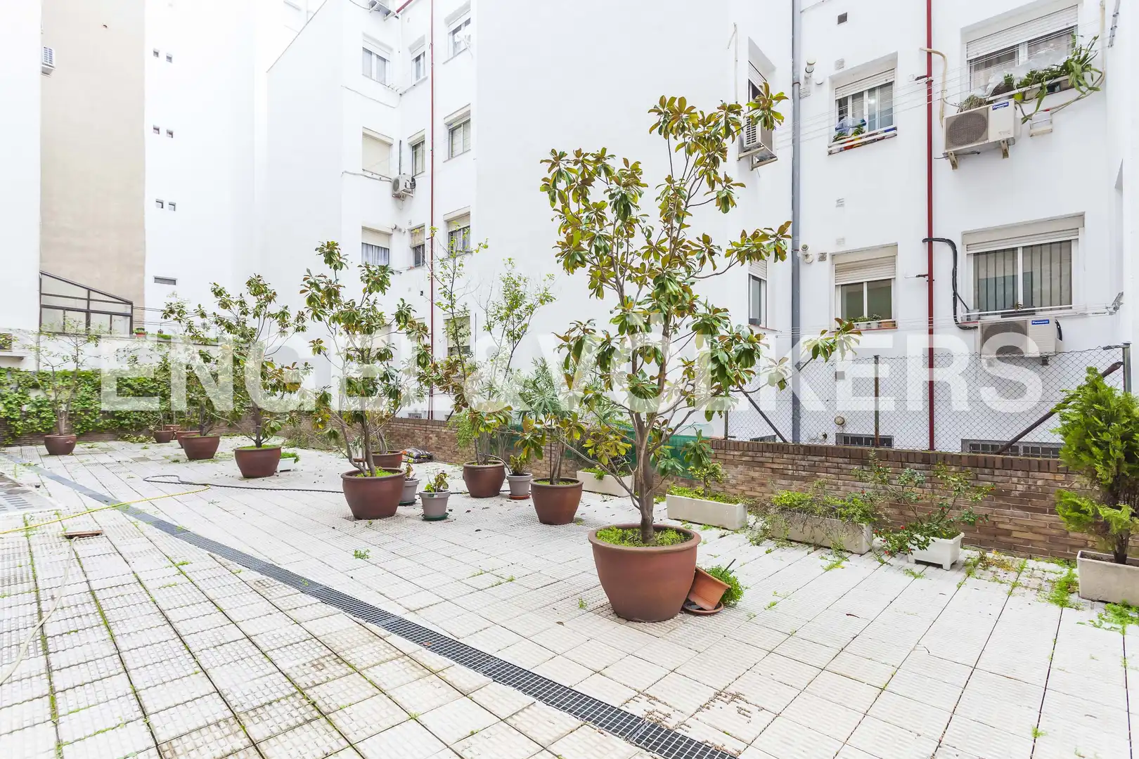 Terrassa de Pis en venda en Madrid amb Aire condicionat, Calefacció i Jardí privat