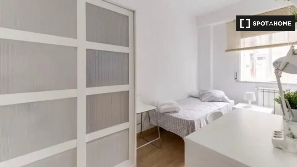 Habitación de Piso de alquiler en Madrid con Aire acondicionado, Calefacción y Amueblado