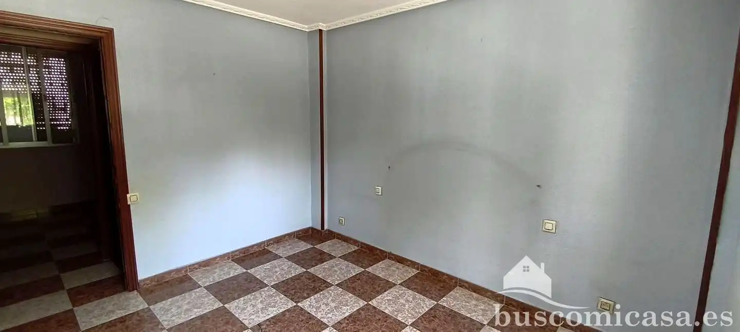 Schlafzimmer von Erdgeschoss zum Verkauf in Linares