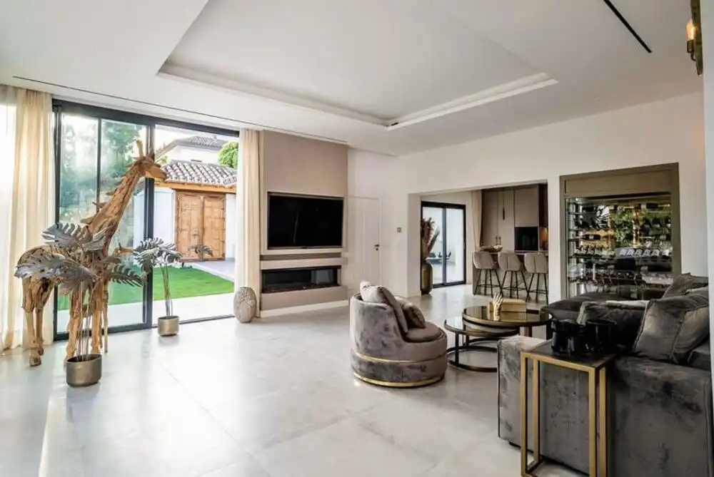Sala d'estar de Casa o xalet de lloguer en Marbella amb Aire condicionat, Jardí privat i Terrassa