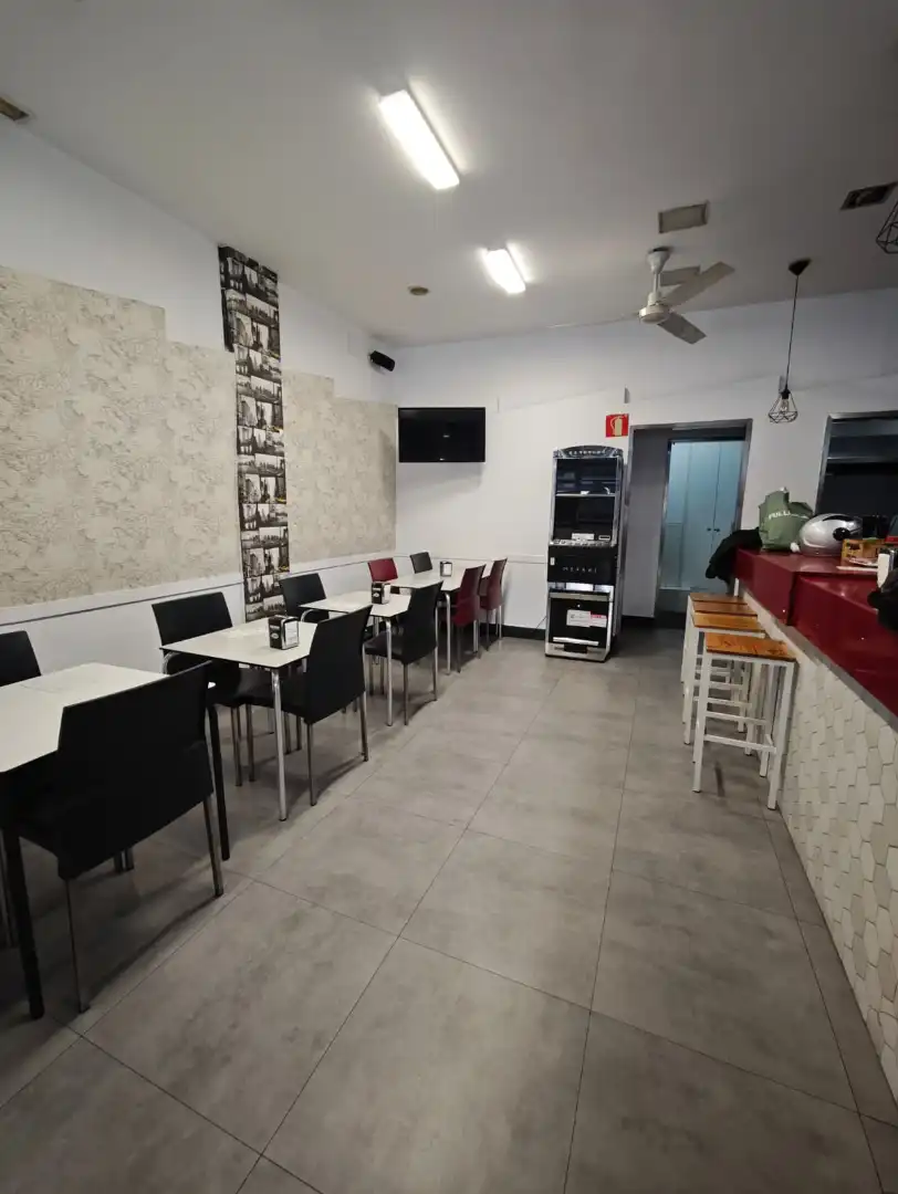 Local en venta en San Juan de Aznalfarache con Aire acondicionado, Terraza y Amueblado