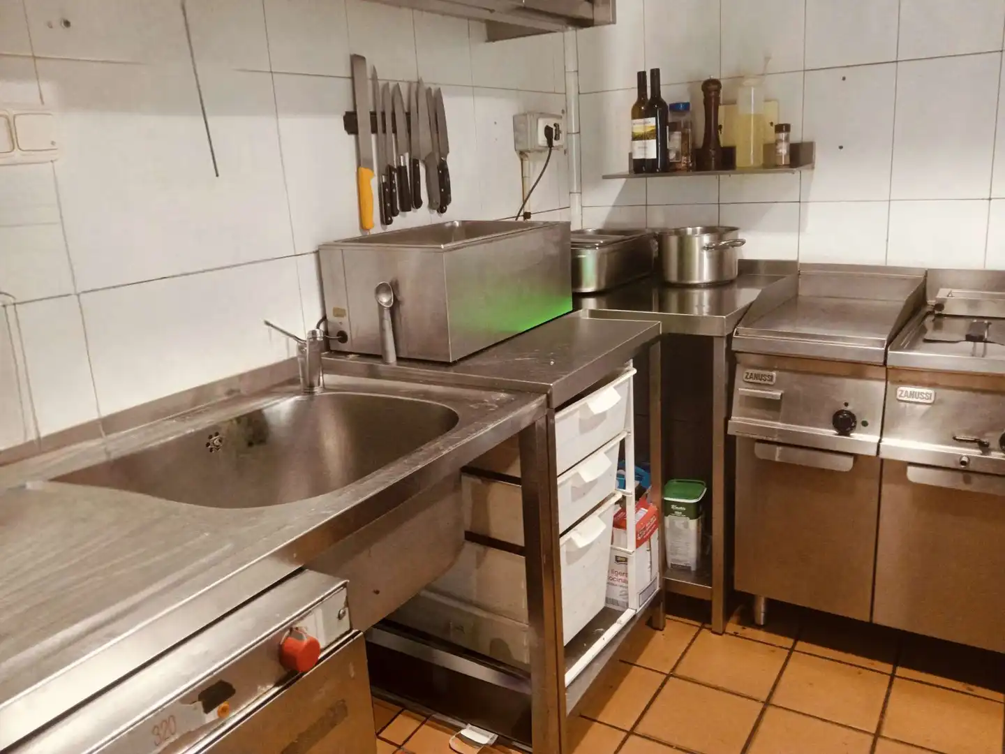 Cuina de Local de lloguer en Zaragoza amb Aire condicionat