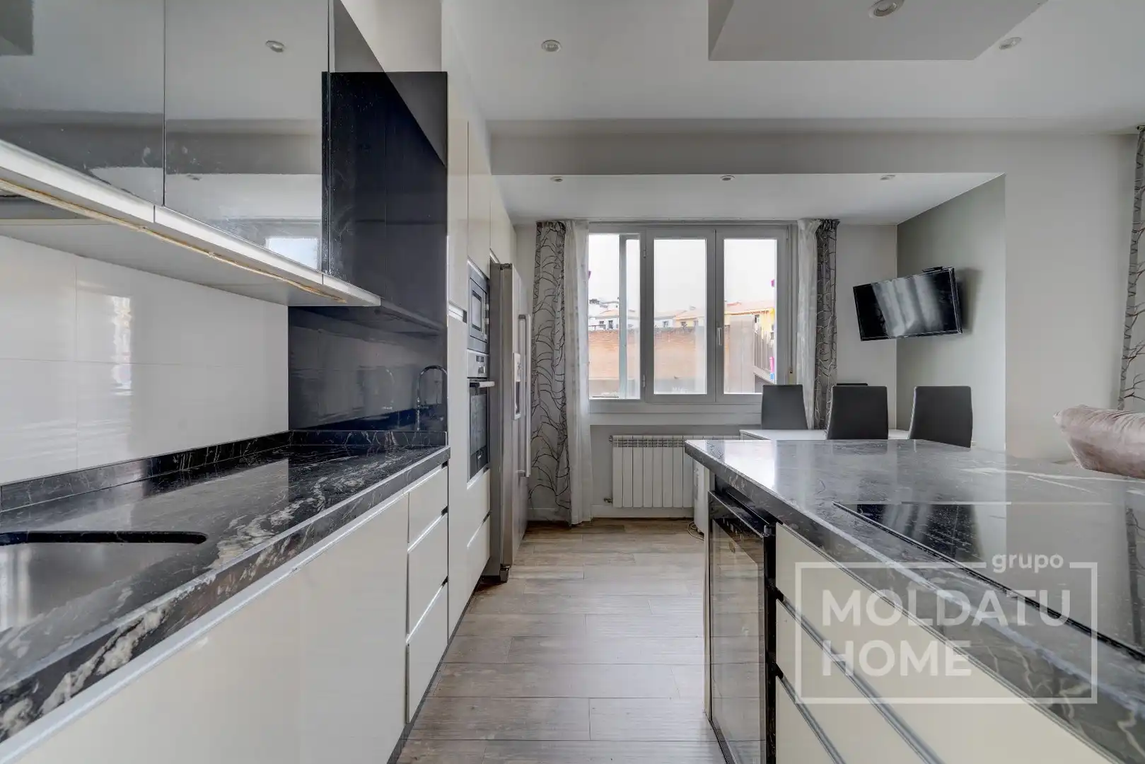 Cocina de Piso en venta en Irun  con Calefacción, Trastero y Amueblado