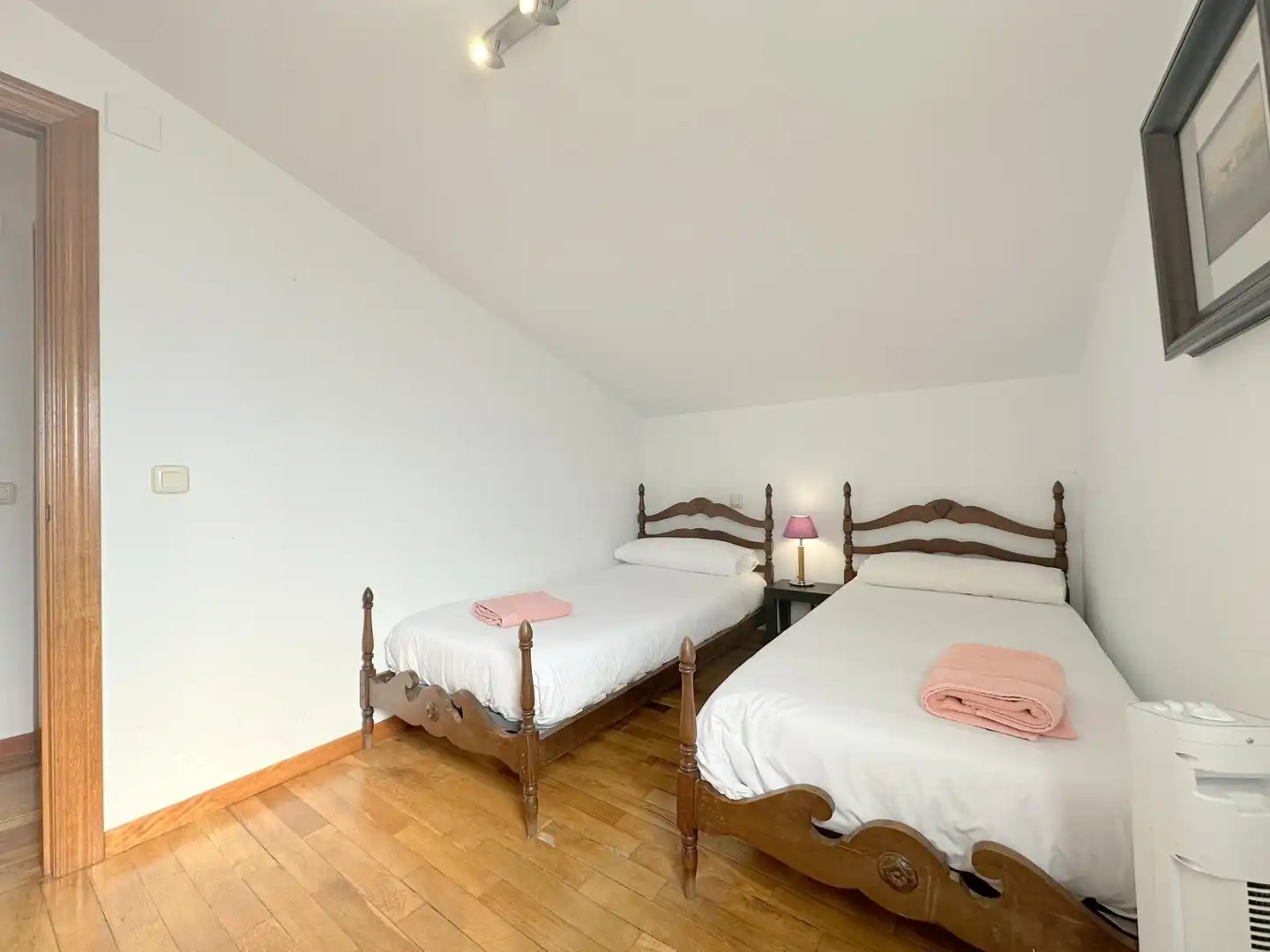 Dormitori de Casa o xalet en venda en Ávila amb Calefacció i Moblat