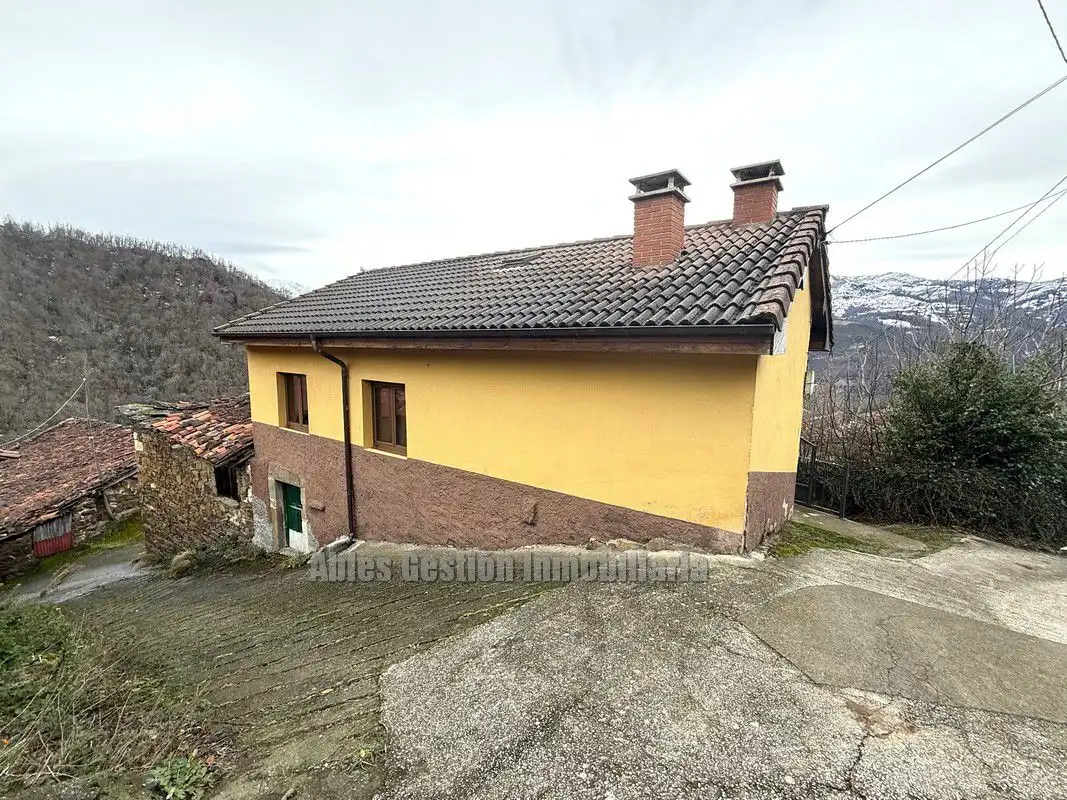 Außenansicht von Haus oder Chalet zum Verkauf in Quirós mit Heizung und Abstellraum