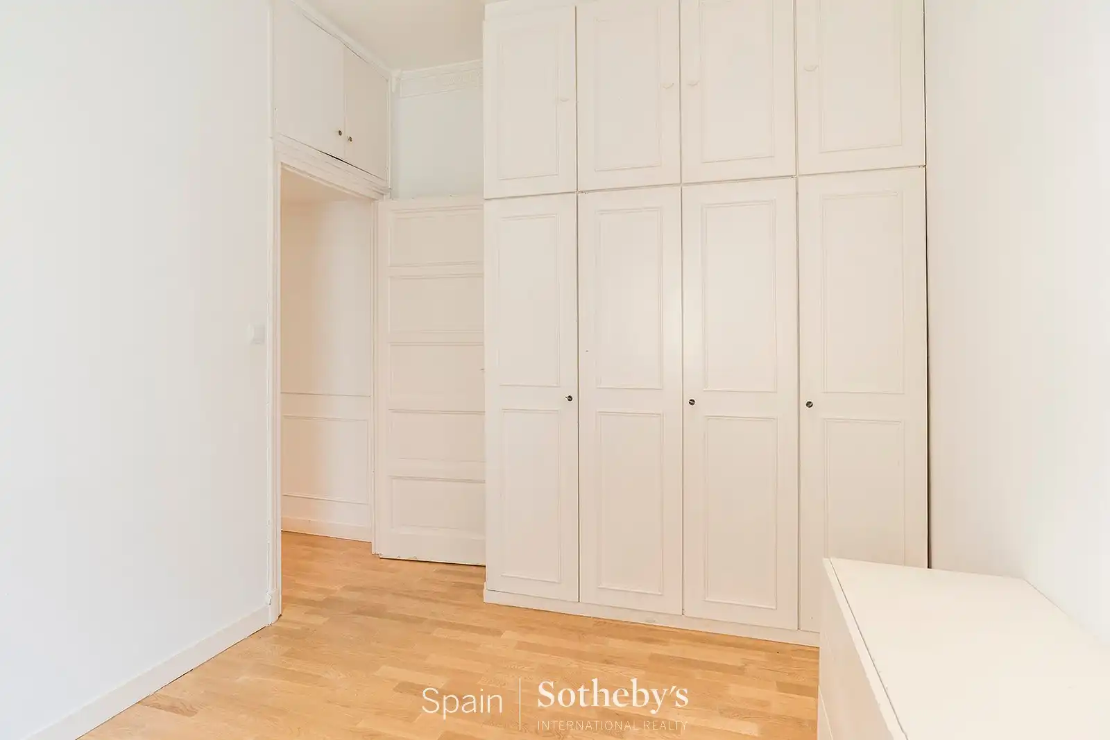 Dormitori de Apartament de lloguer en Madrid amb Aire condicionat i Calefacció