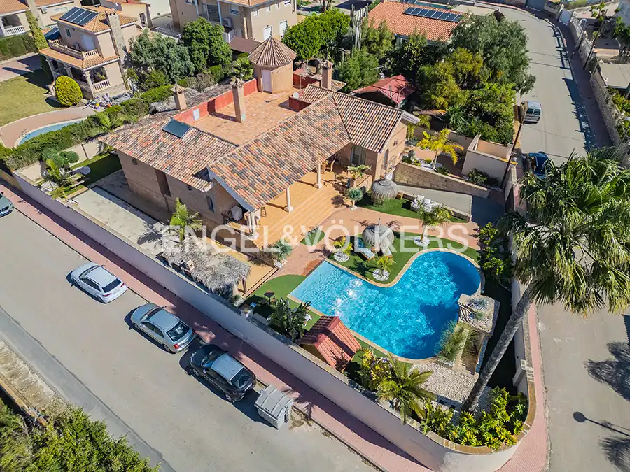 Exterior view of Houses for sale in San Vicente del Raspeig / Sant Vicent del Raspeig  with Air Conditioner, Heating and Private garden