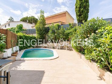 Adossat amb piscina en venda a Pueblo