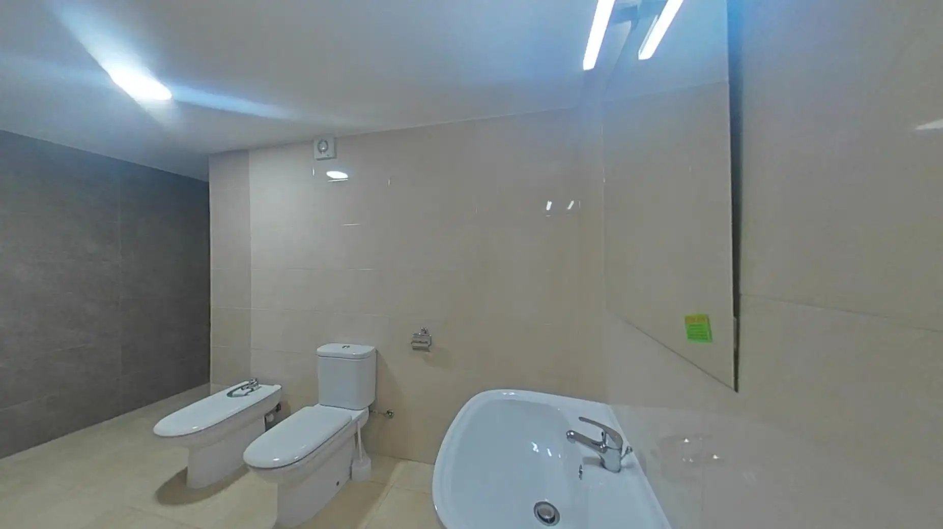Bathroom of Duplexes for sale in Santa Coloma de Gramenet  with Heating